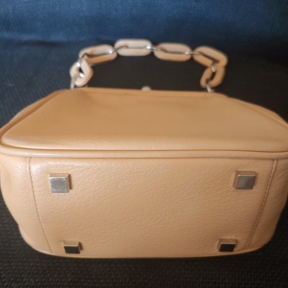 Preston&York Nude Leather Handbag - Picture 3 of 11